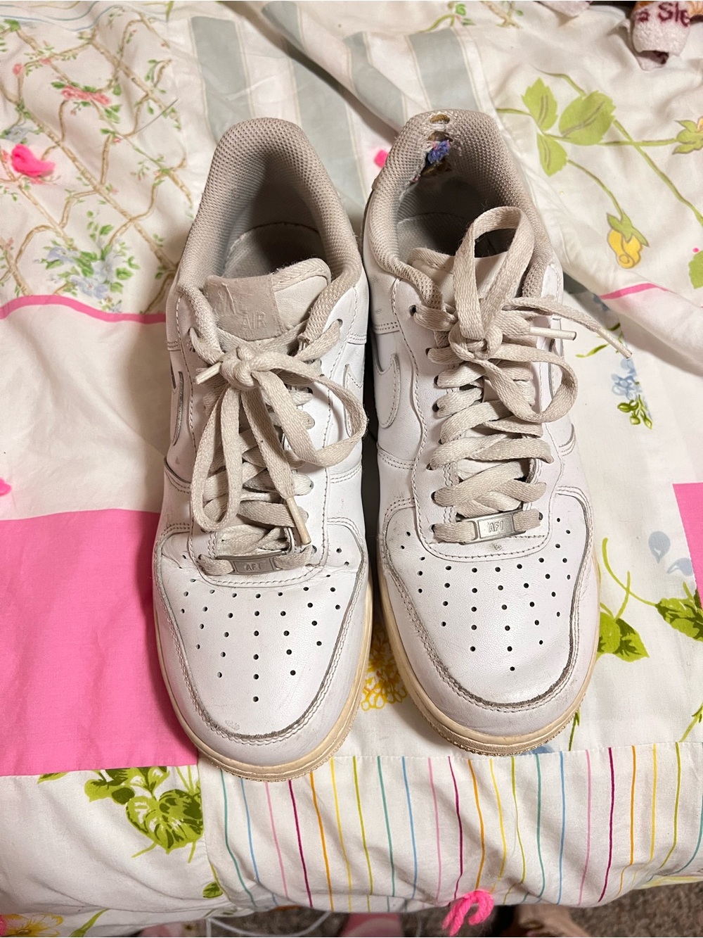 Nike White/Tan Low-Top Sneakers